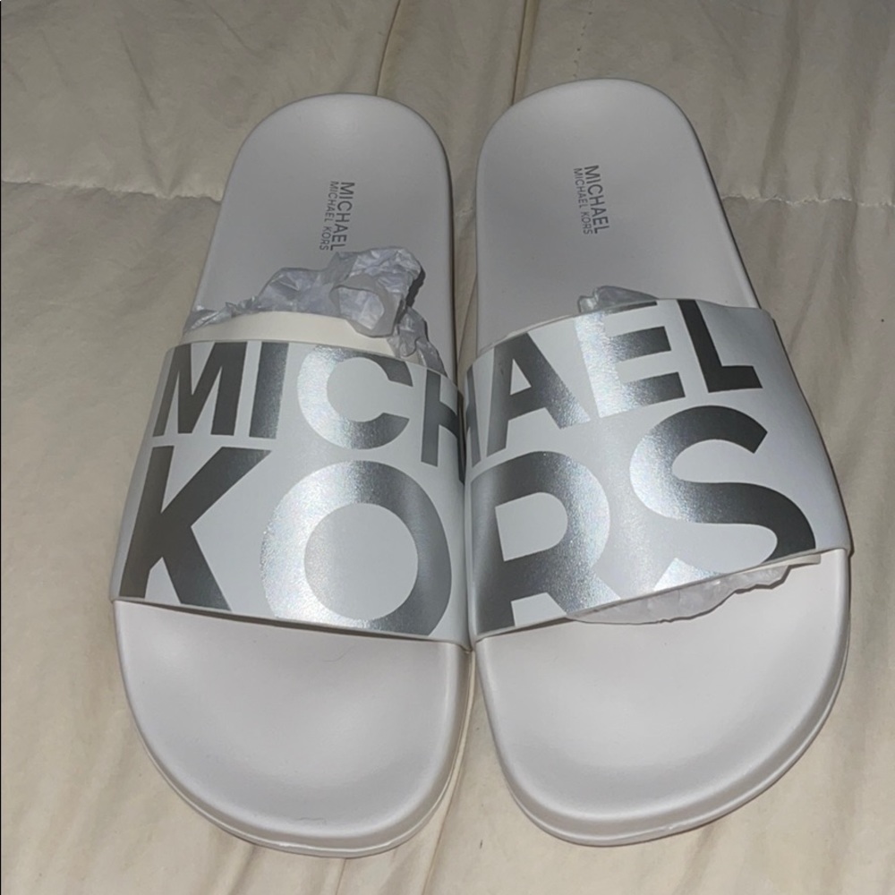 Michael Kors White Gilmore Pool Slides. Size 9
